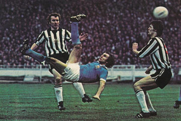 City win the 1976 League Cup final