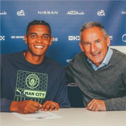 City complete signing of Manuel Akanji from Borussia Dortmund
